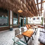 Vega 43 Hostal Sarandë