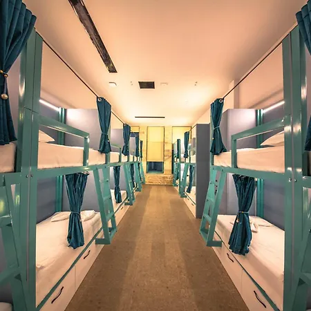 Hostel Vega 43 *