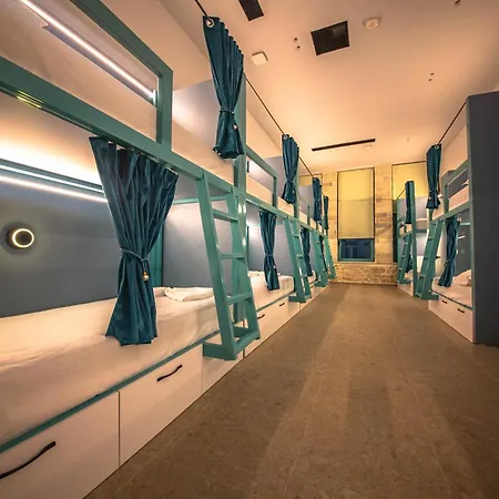 Vega 43 Hostel *