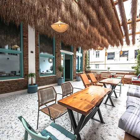 Vega 43 Hostel *